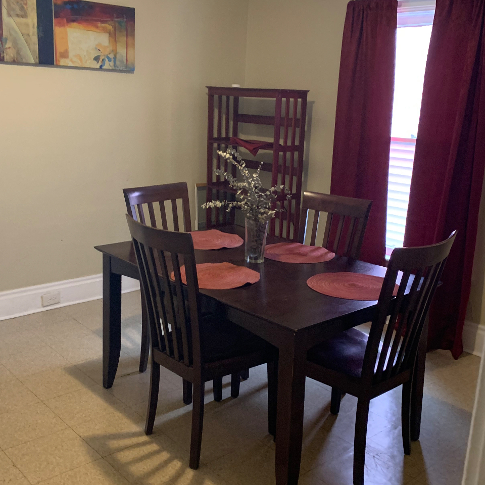 Spacious for bedroom Co living home for traveling professionals all utilities included $950/mo - Photo 1