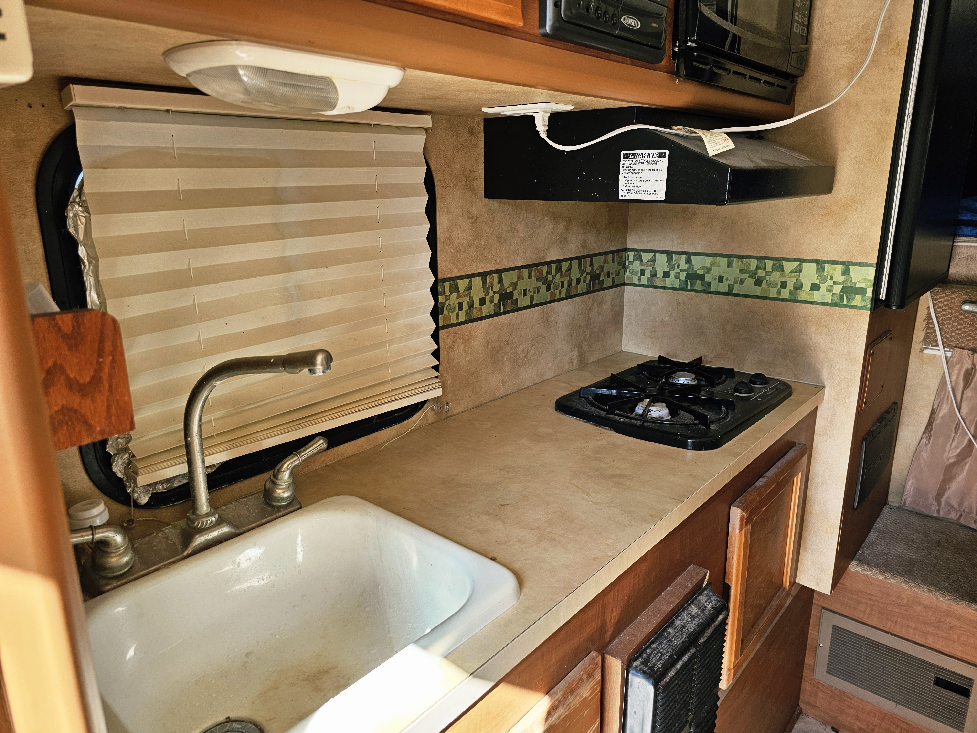 Private Truck Camper / Pet Friendly - Photo 3