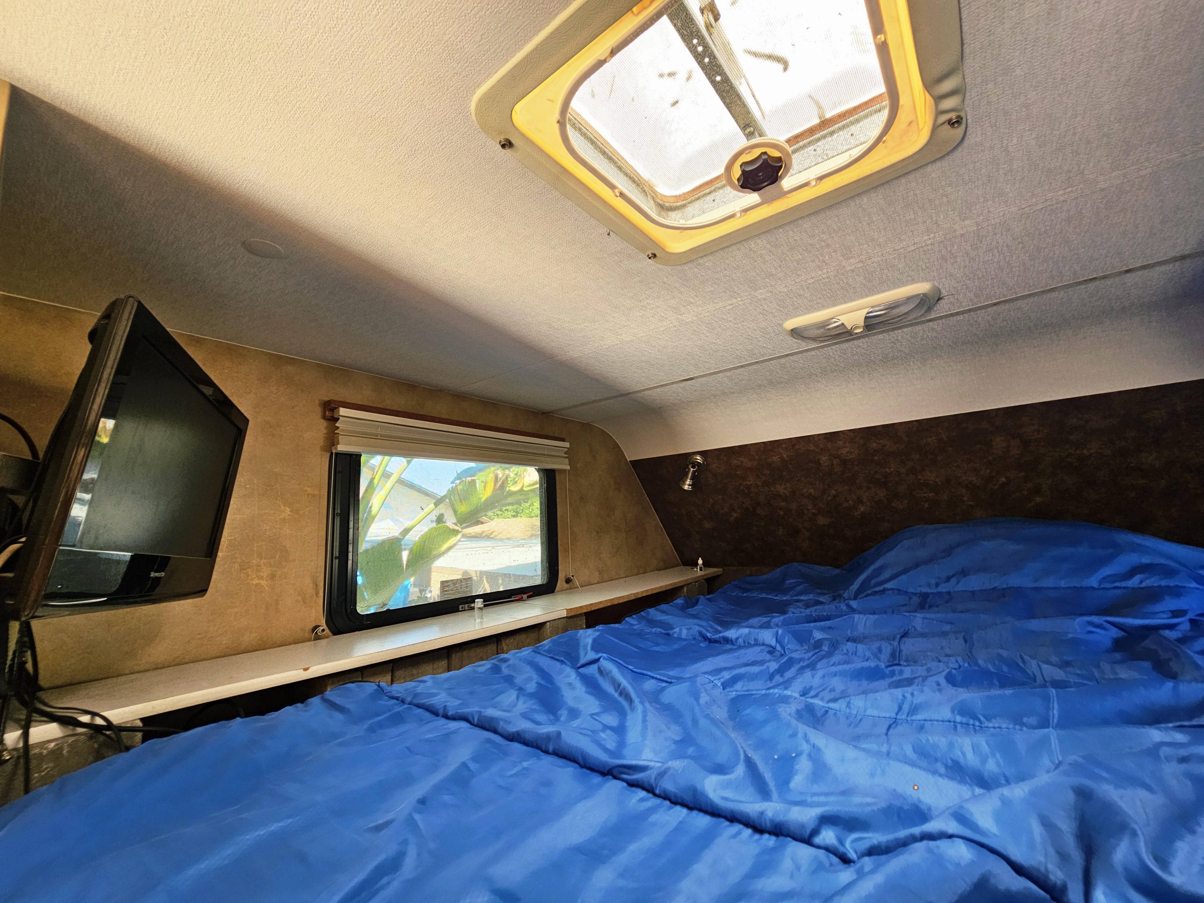 Private Truck Camper / Pet Friendly - Photo 5
