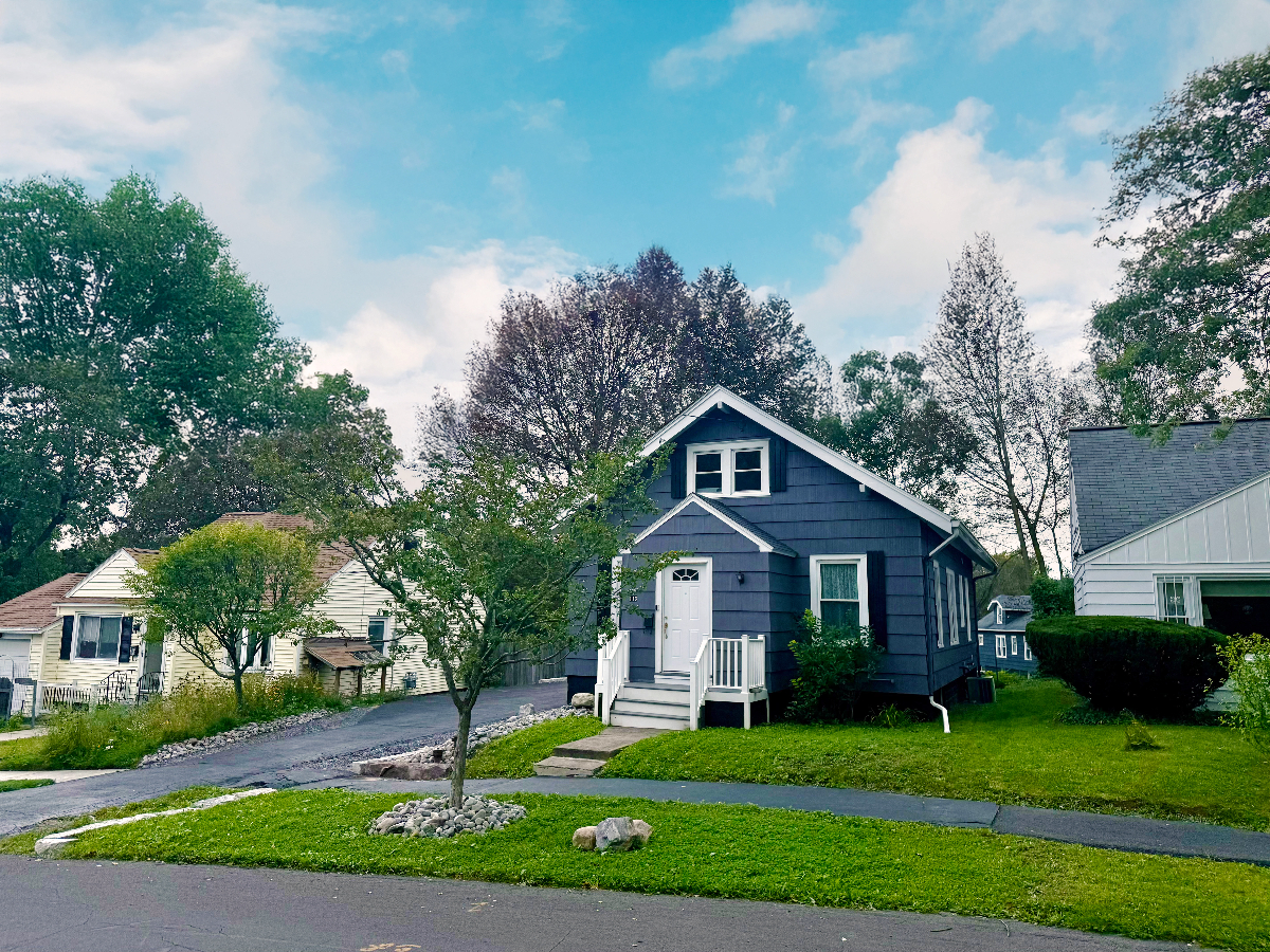 Sunlit & Quiet 4BR Home Near Upstate Med & SU - Utilities, AC & Wi-Fi Included - Photo 2