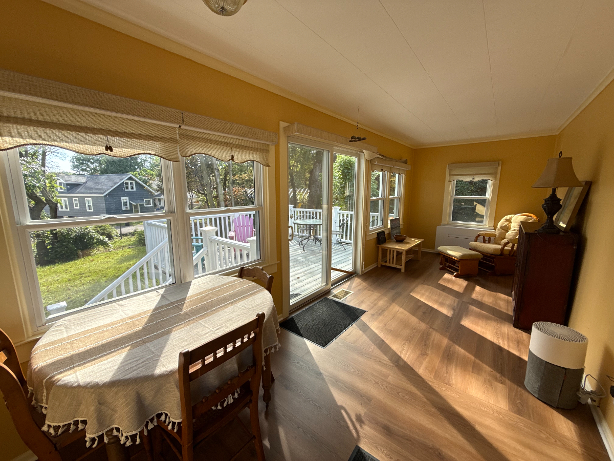 Sunlit & Quiet 4BR Home Near Upstate Med & SU - Utilities, AC & Wi-Fi Included - Photo 4