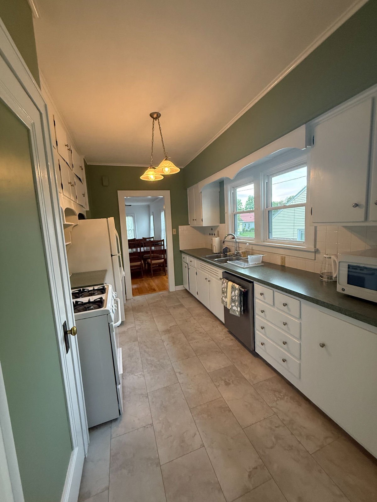 Sunlit & Quiet 4BR Home Near Upstate Med & SU - Utilities, AC & Wi-Fi Included - Photo 6