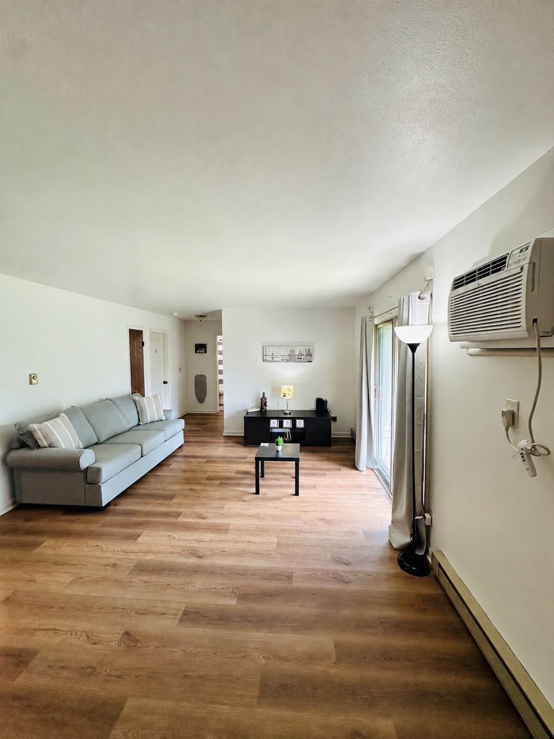 Cozy 2 bedroom apartment 12 mins from SYR Airport and Destiny USA mall - fully furnished , can be re - Photo 1