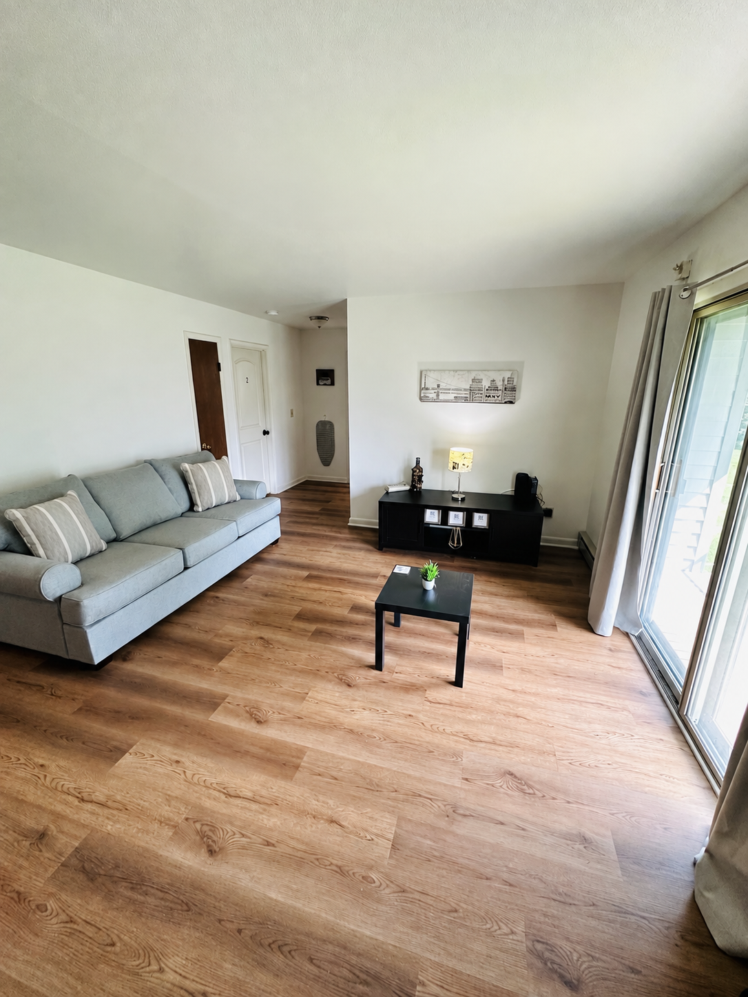 Cozy 2 bedroom apartment 12 mins from SYR Airport and Destiny USA mall - fully furnished , can be re - Photo 2