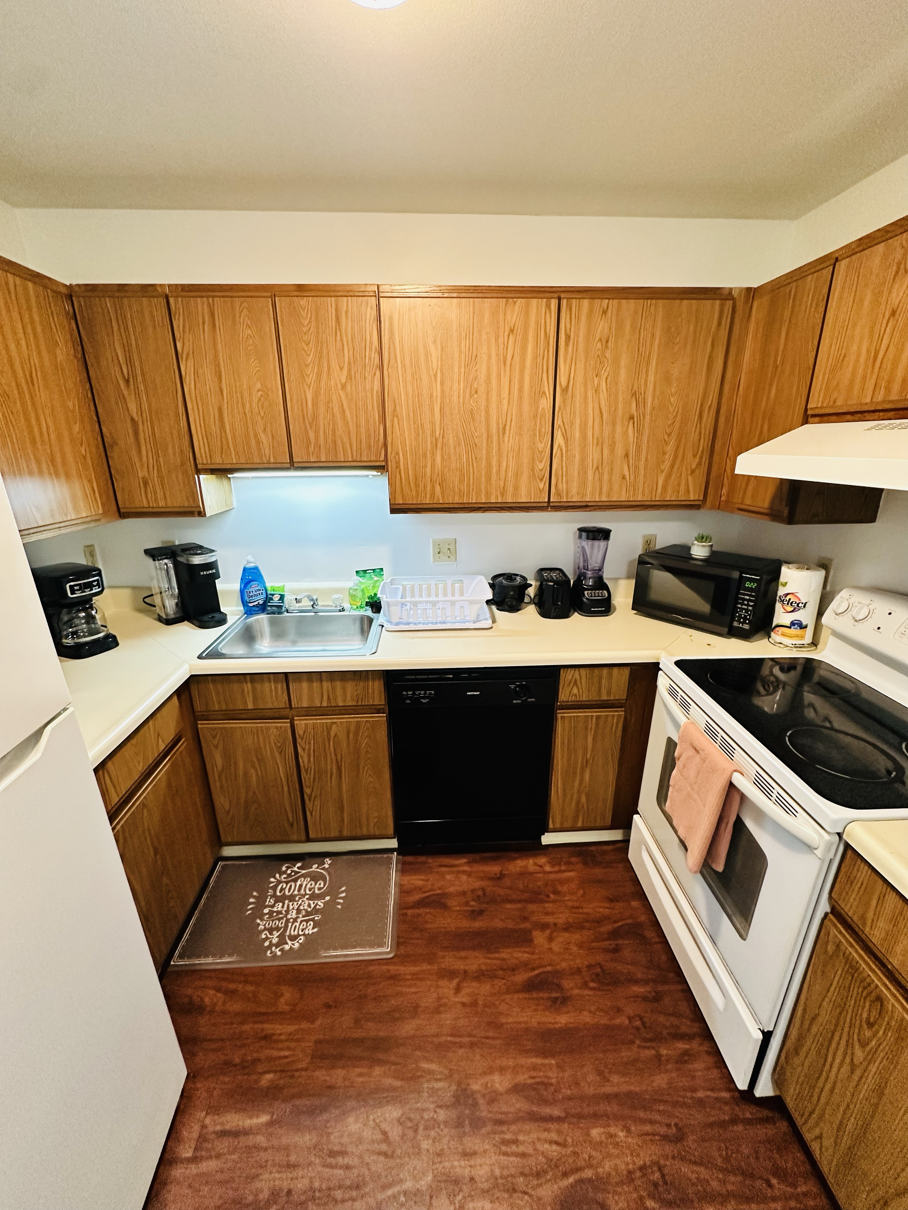 Cozy 2 bedroom apartment 12 mins from SYR Airport and Destiny USA mall - fully furnished , can be re - Photo 10