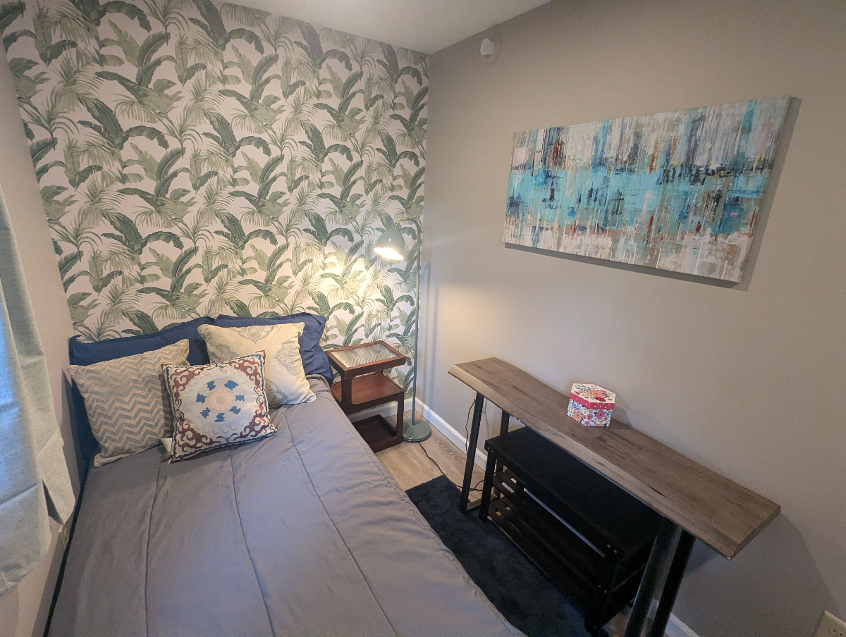 Relaxing, quiet, stylish apartment close to everything, yet nestled in the woods. pet friendly! - Photo 12