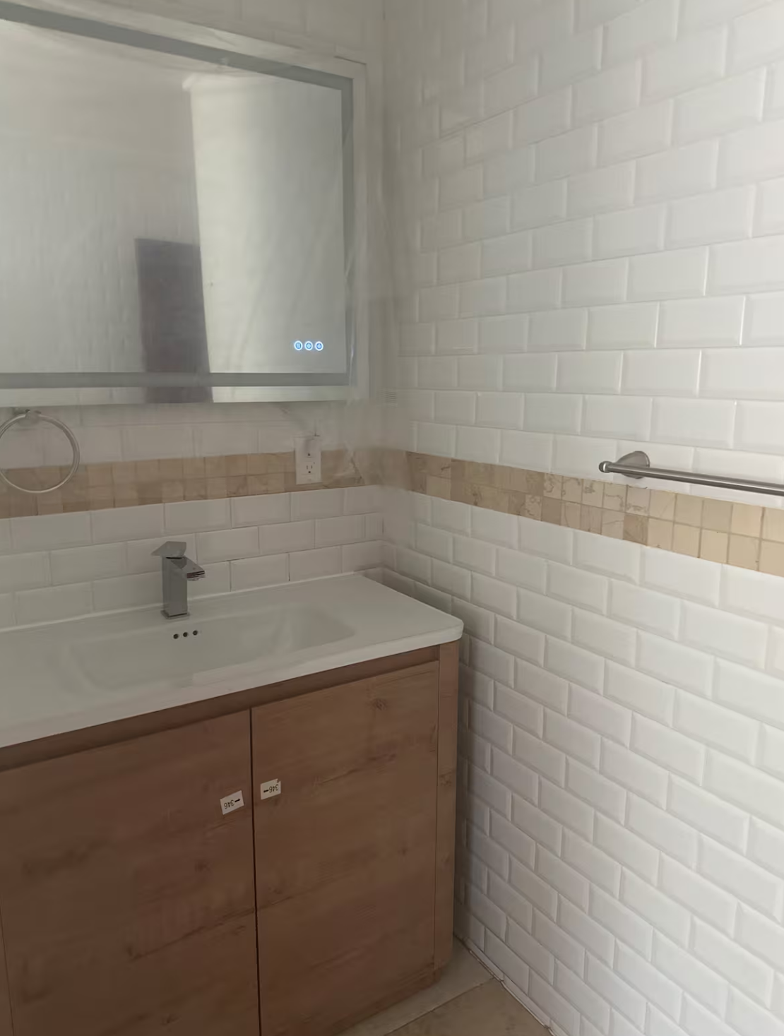 Furnished Waterfront Duplex With Rooftop Views, Parking And Space For Six - Photo 9