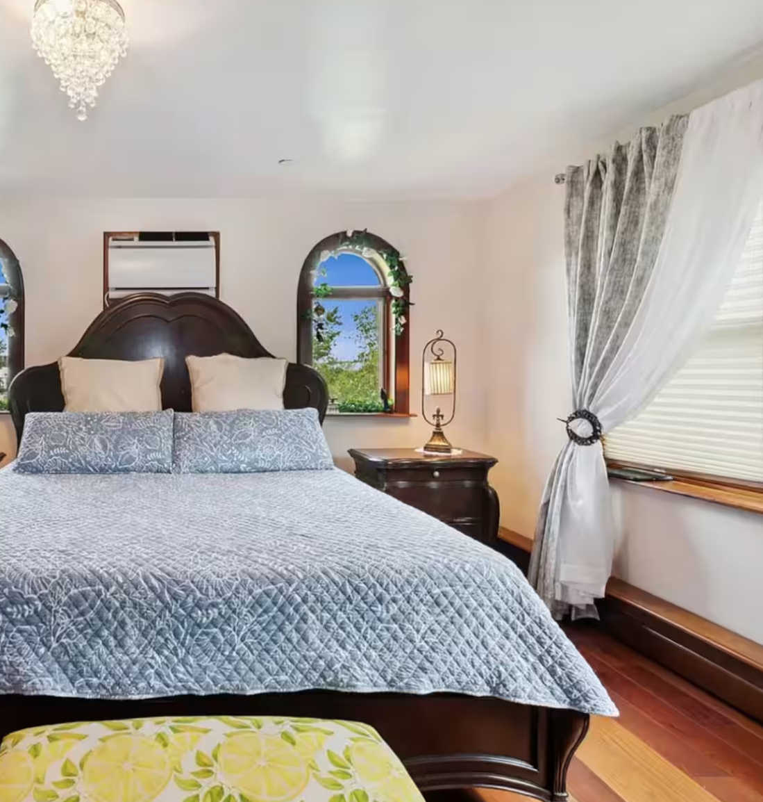 Furnished Waterfront Duplex With Rooftop Views, Parking And Space For Six - Photo 4
