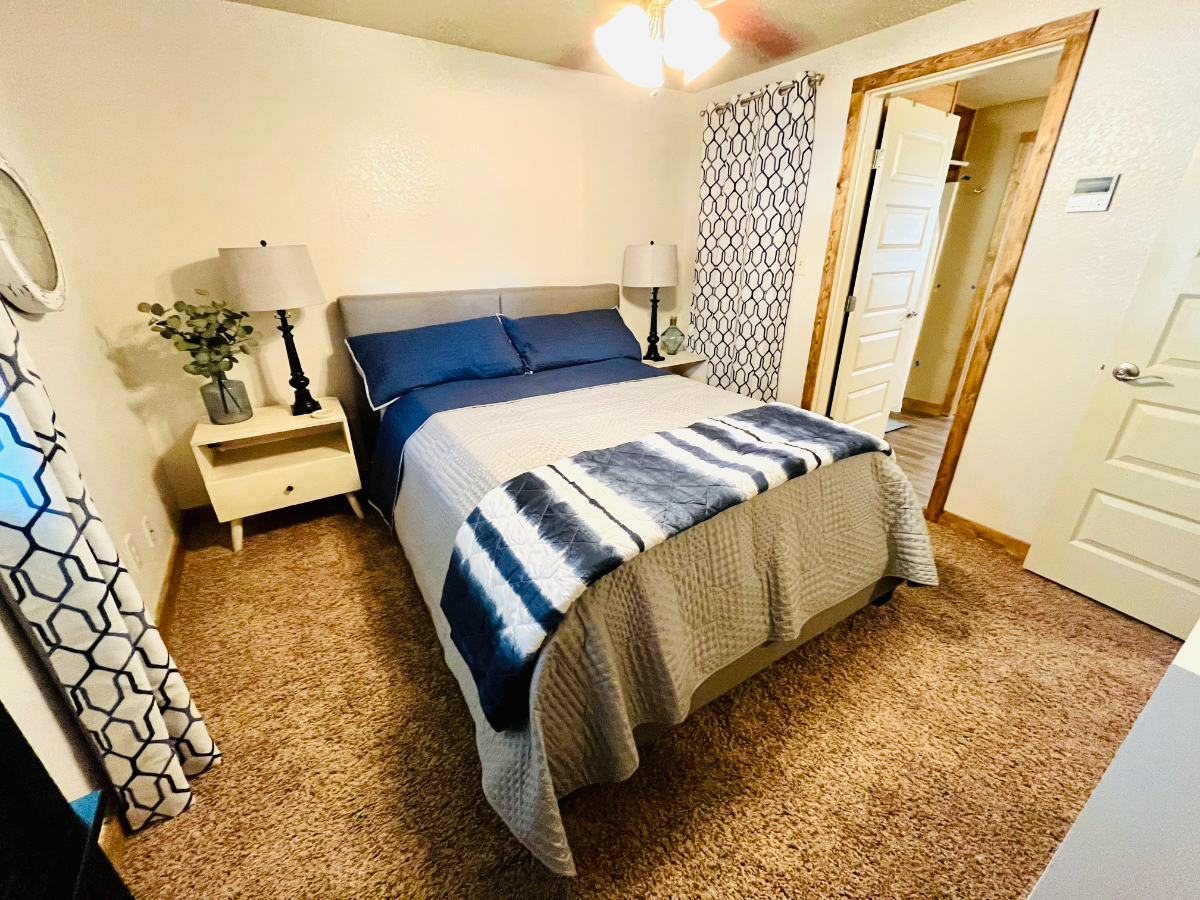 Furnished Lakefront Retreat | Utilities Included | 10 Min to Medical City - Photo 10