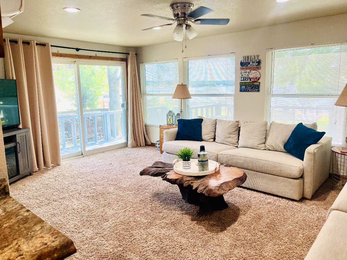 Furnished Lakefront Retreat | Utilities Included | 10 Min to Medical City - Photo 3
