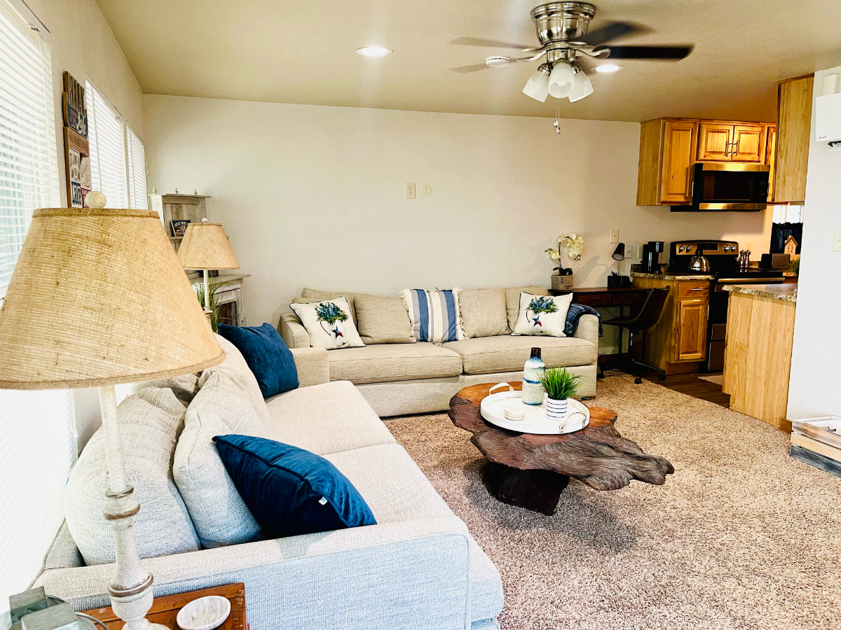 Furnished Lakefront Retreat | Utilities Included | 10 Min to Medical City - Photo 5