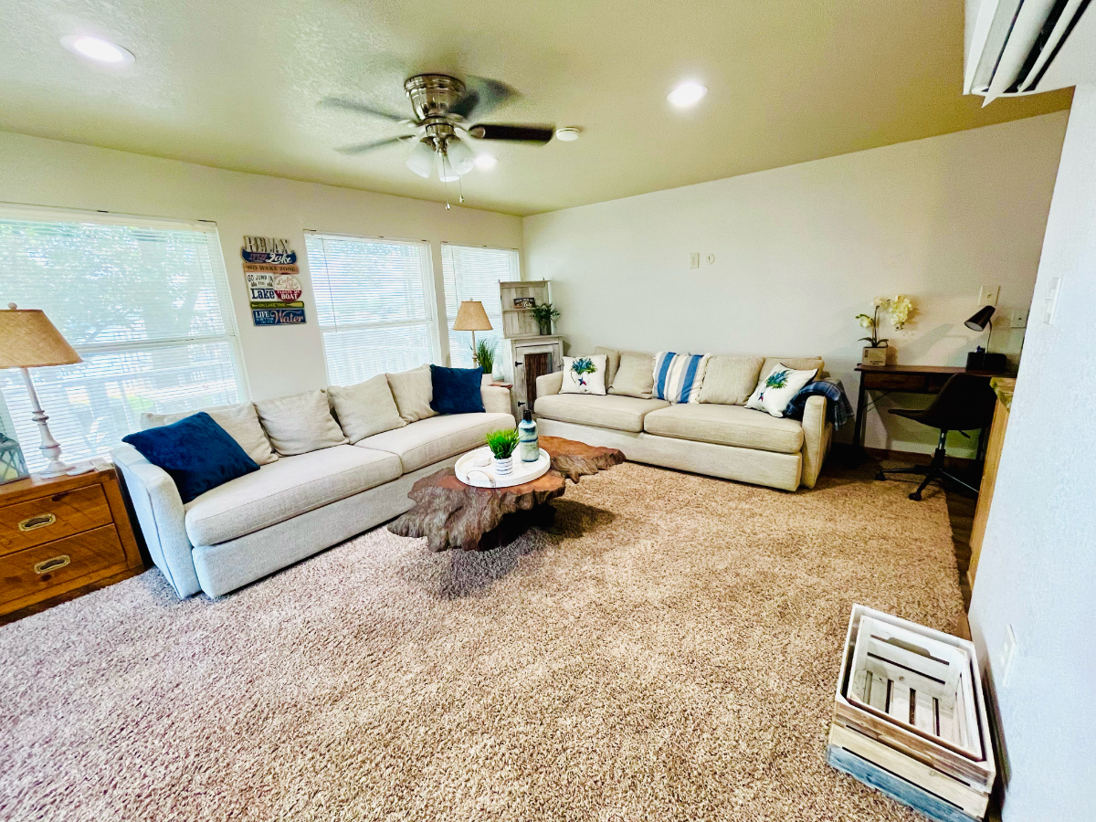 Furnished Lakefront Retreat | Utilities Included | 10 Min to Medical City - Photo 8