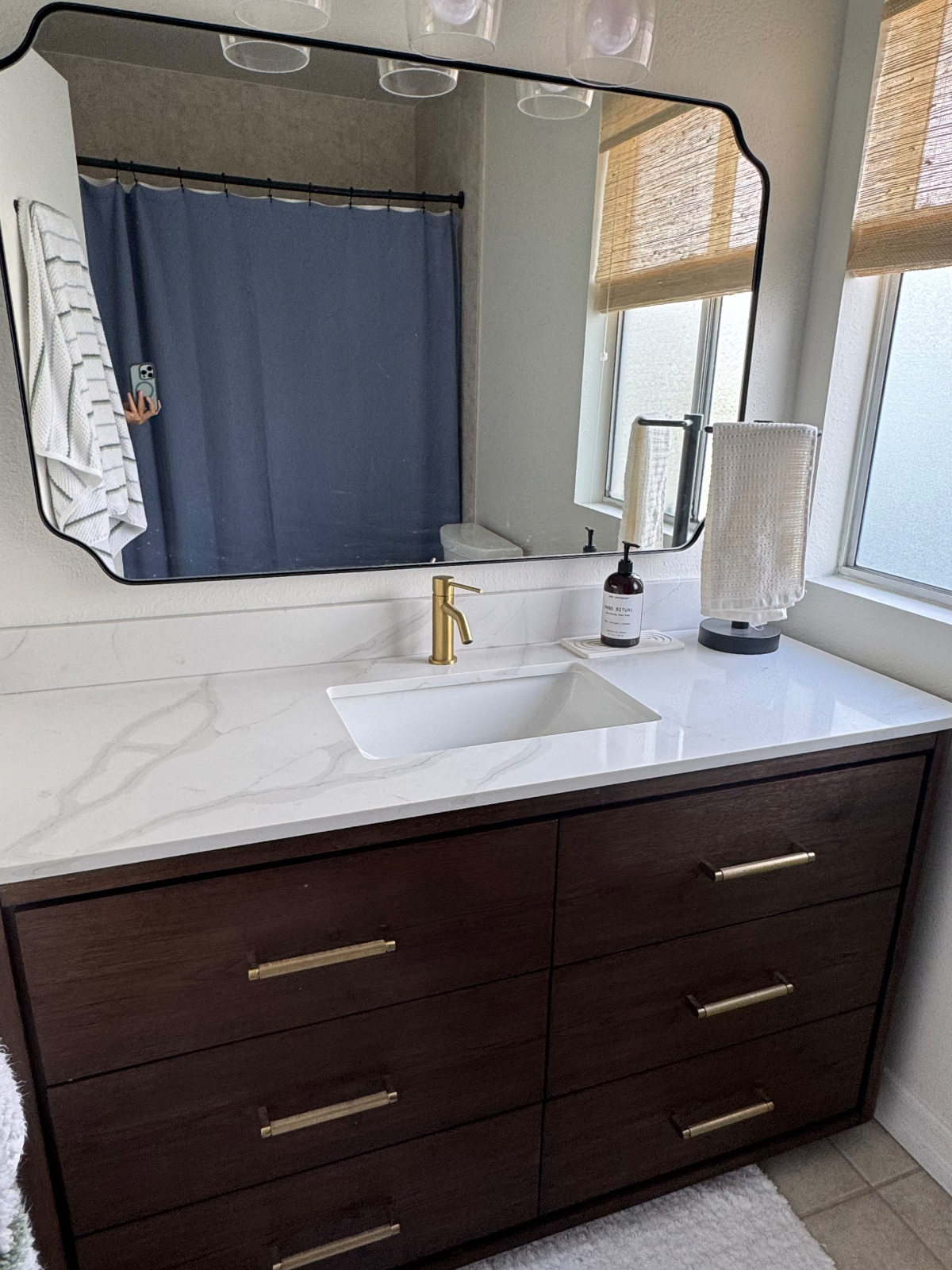 Private Bedroom + Bathroom - Home with Pool - Photo 2