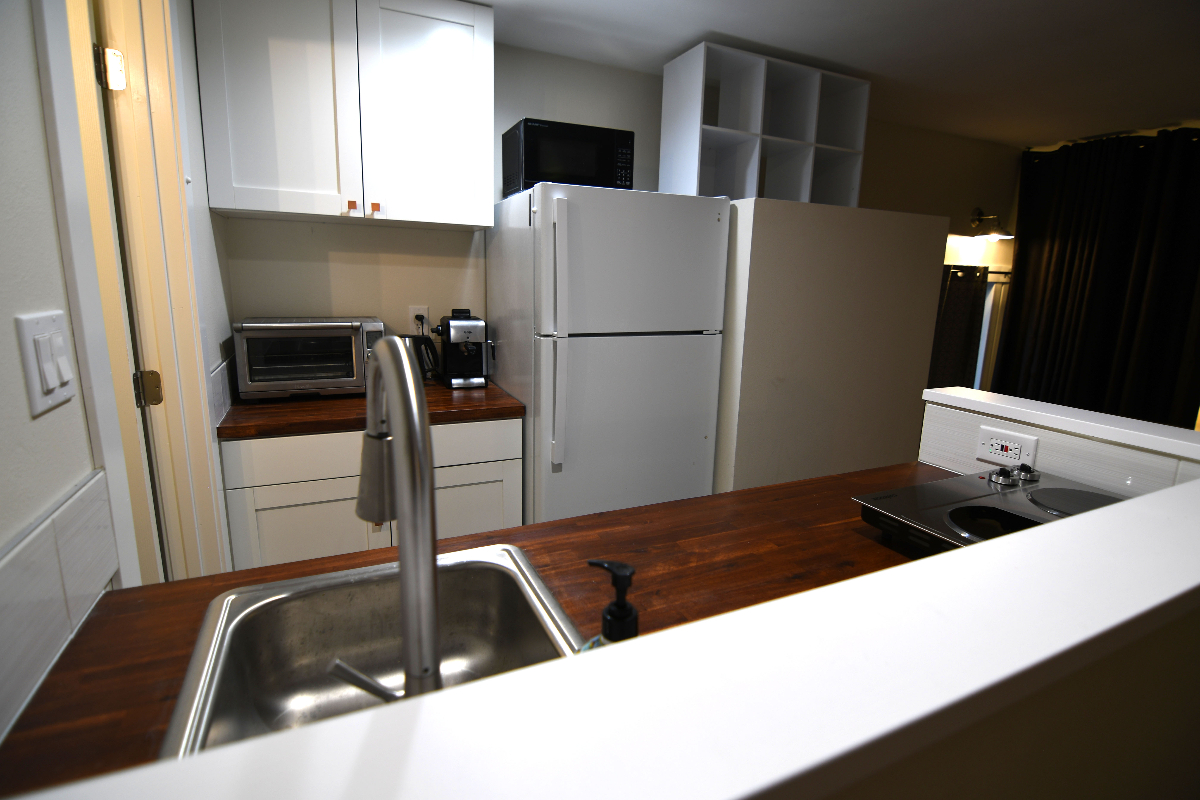 Furnished 600 sq ft studio (Utilities included, single occupancy) - Photo 6