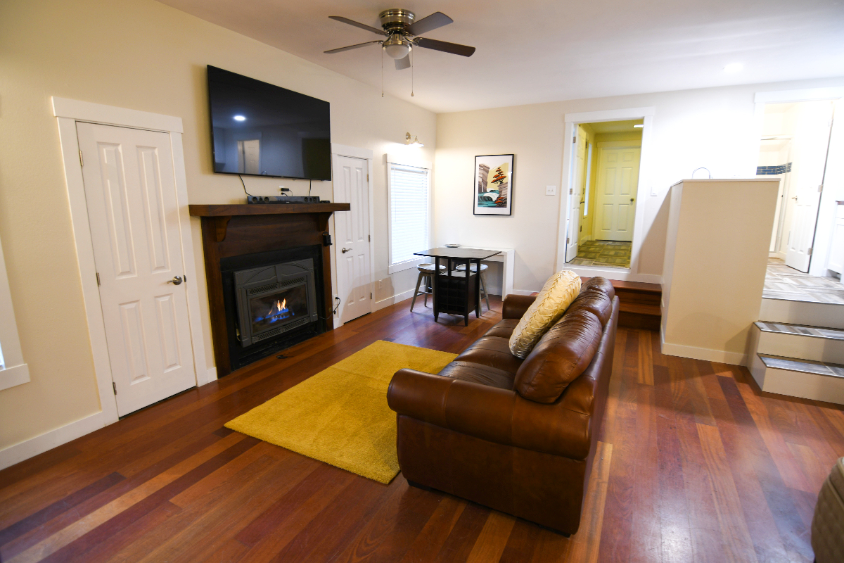 Furnished 600 sq ft studio (Utilities included, single occupancy) - Photo 3