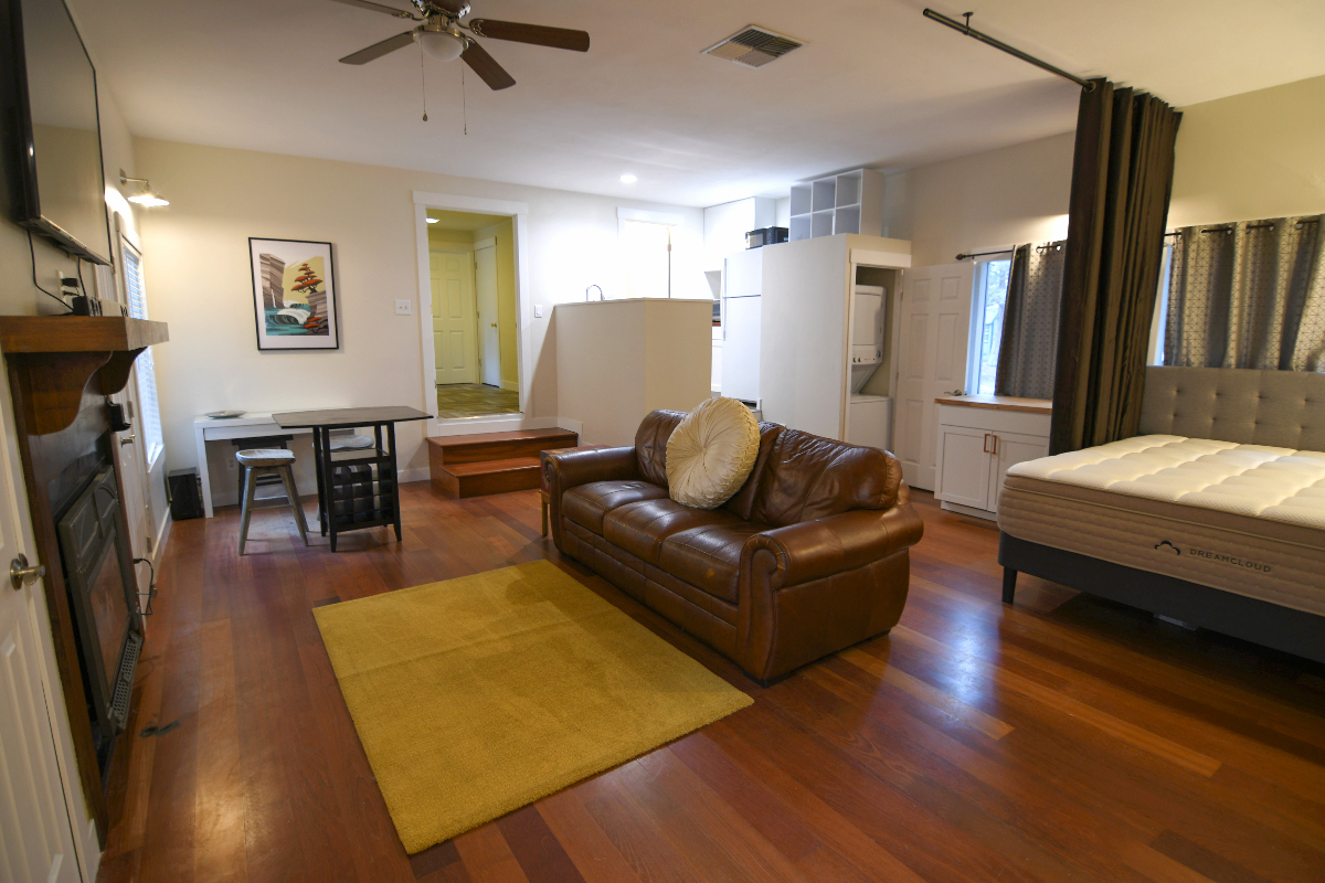 Furnished 600 sq ft studio (Utilities included, single occupancy) - Photo 1