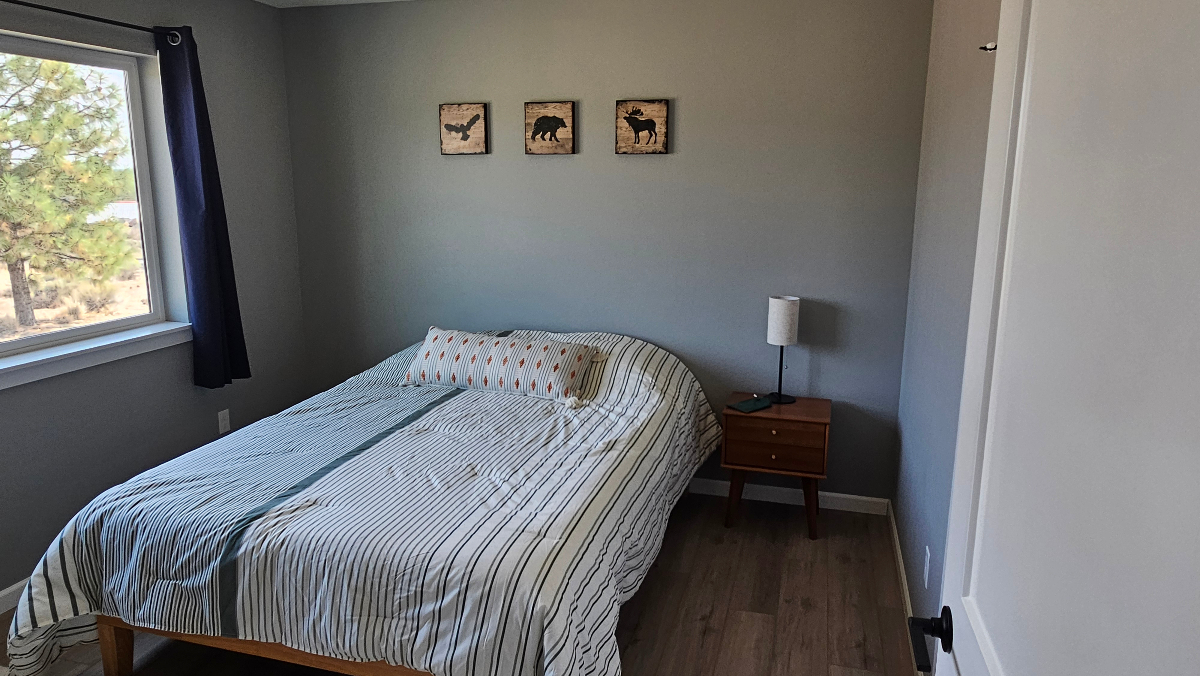 New Listing - Beautiful brand new fully furnished Bend home. - Photo 6
