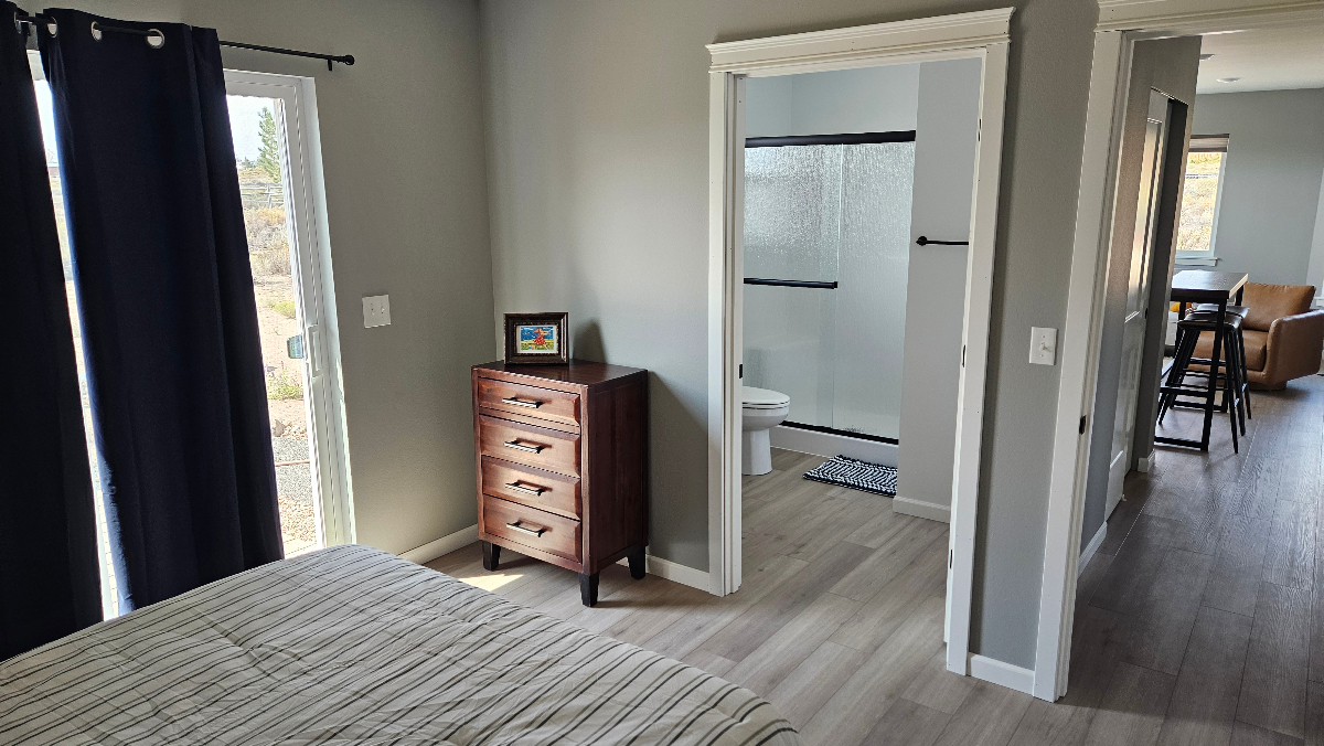 New Listing - Beautiful brand new fully furnished Bend home. - Photo 4