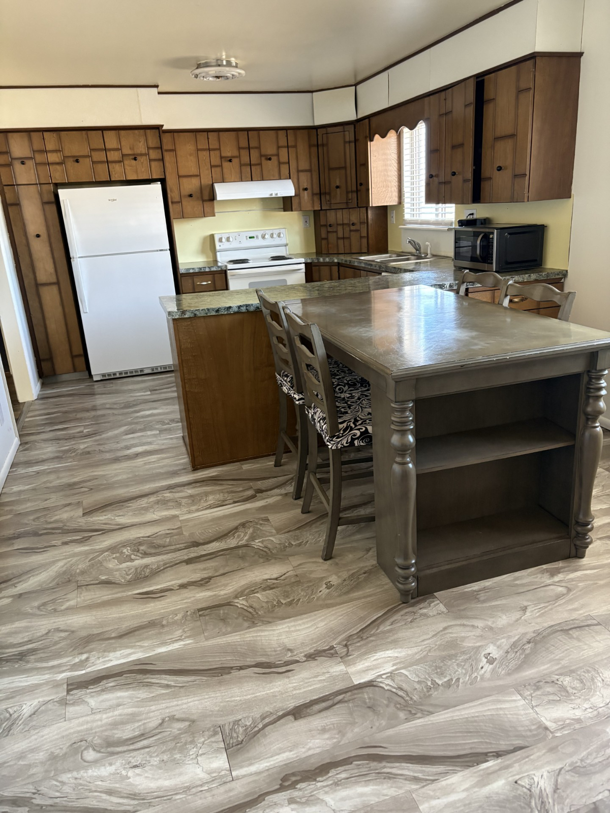 Prime location, Great Space, Ready for you! - Photo 2