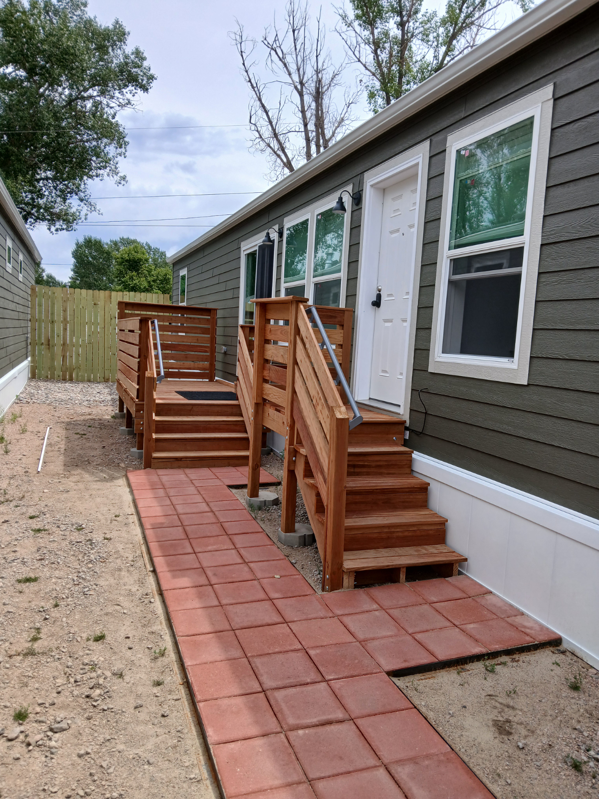 Beautiful home Pet friendly. Front door parking. - Photo 3