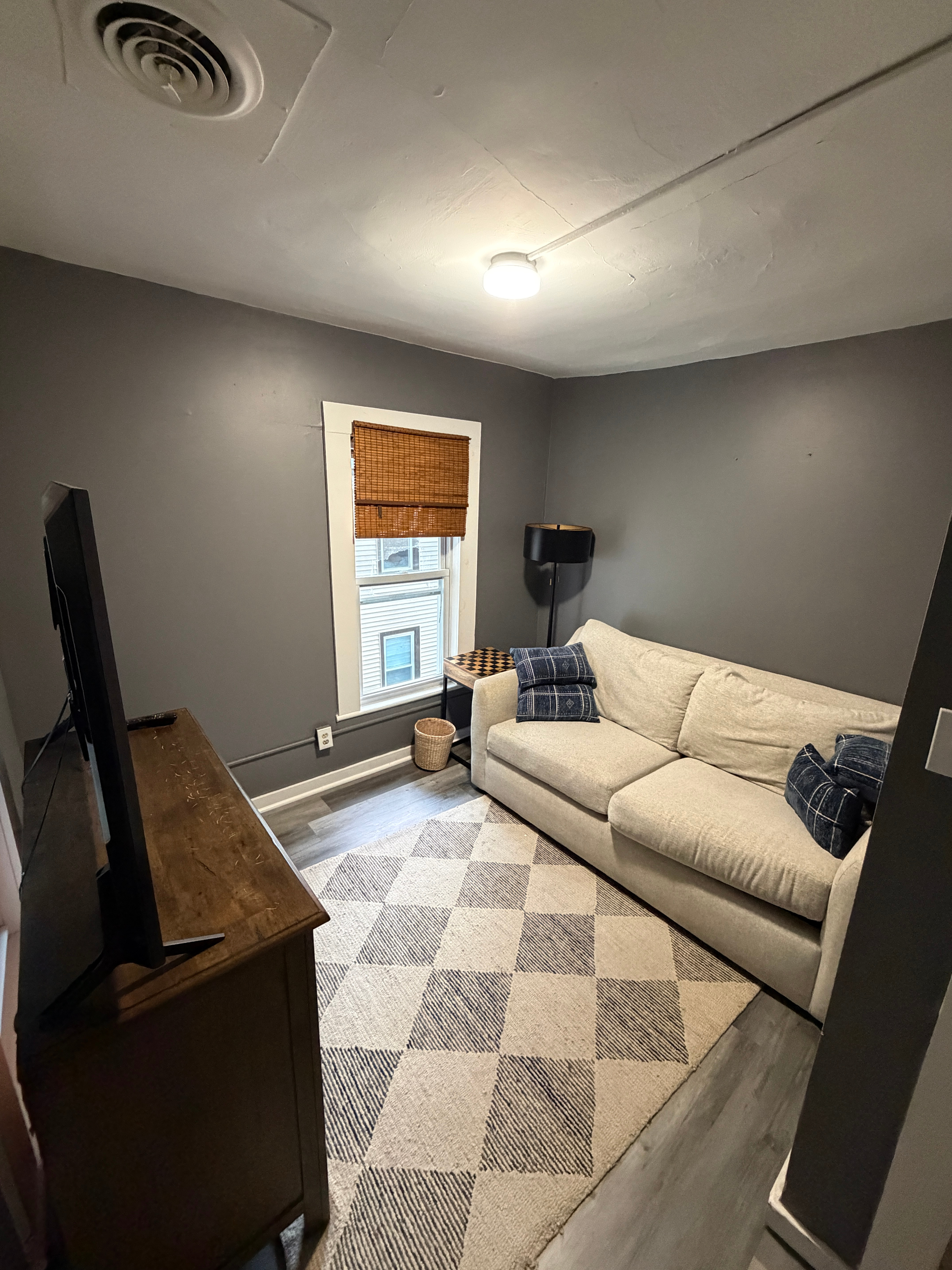 2 XL Bedrooms in Downtown Saratoga - Photo 5