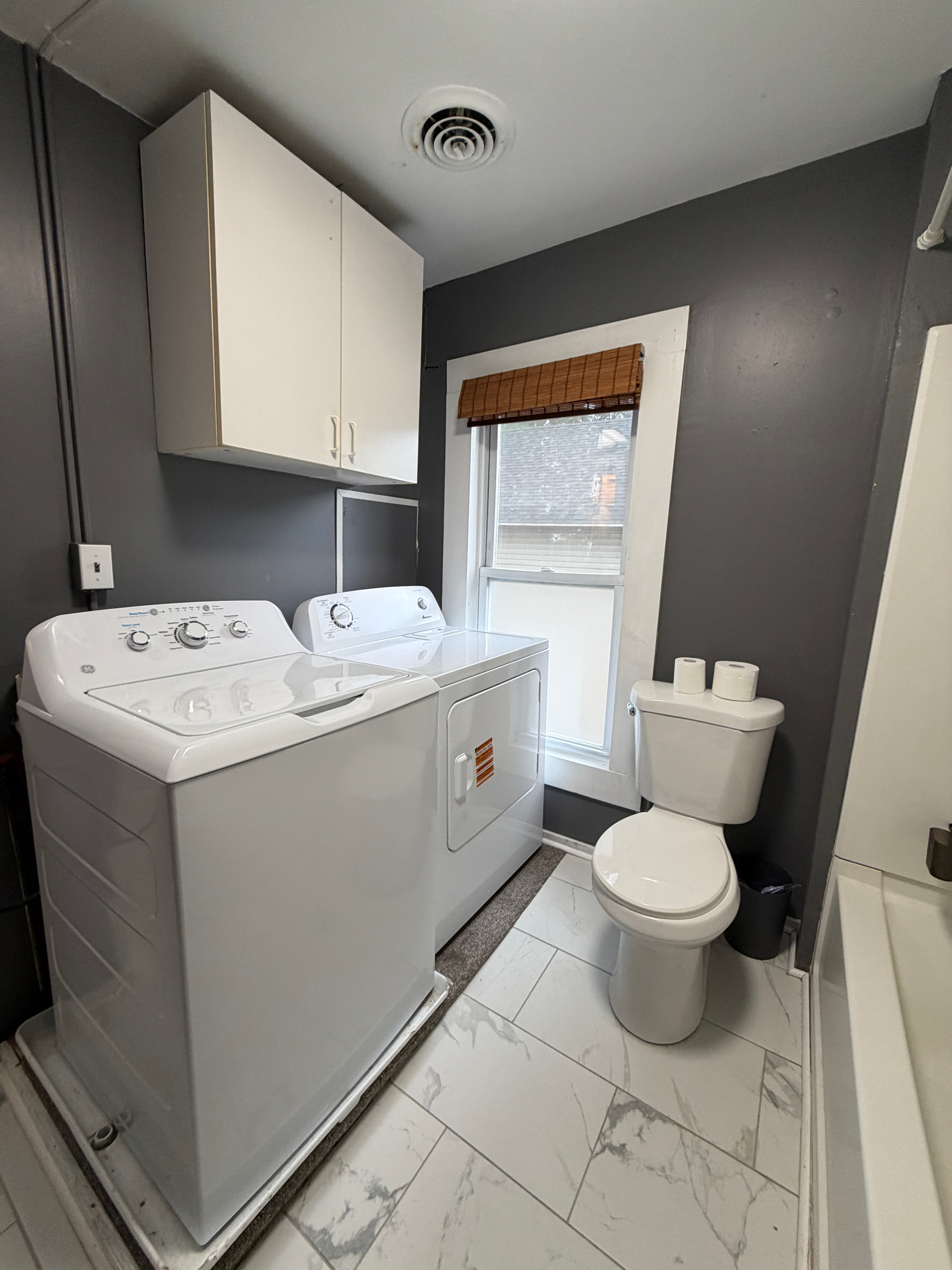 2 XL Bedrooms in Downtown Saratoga - Photo 4