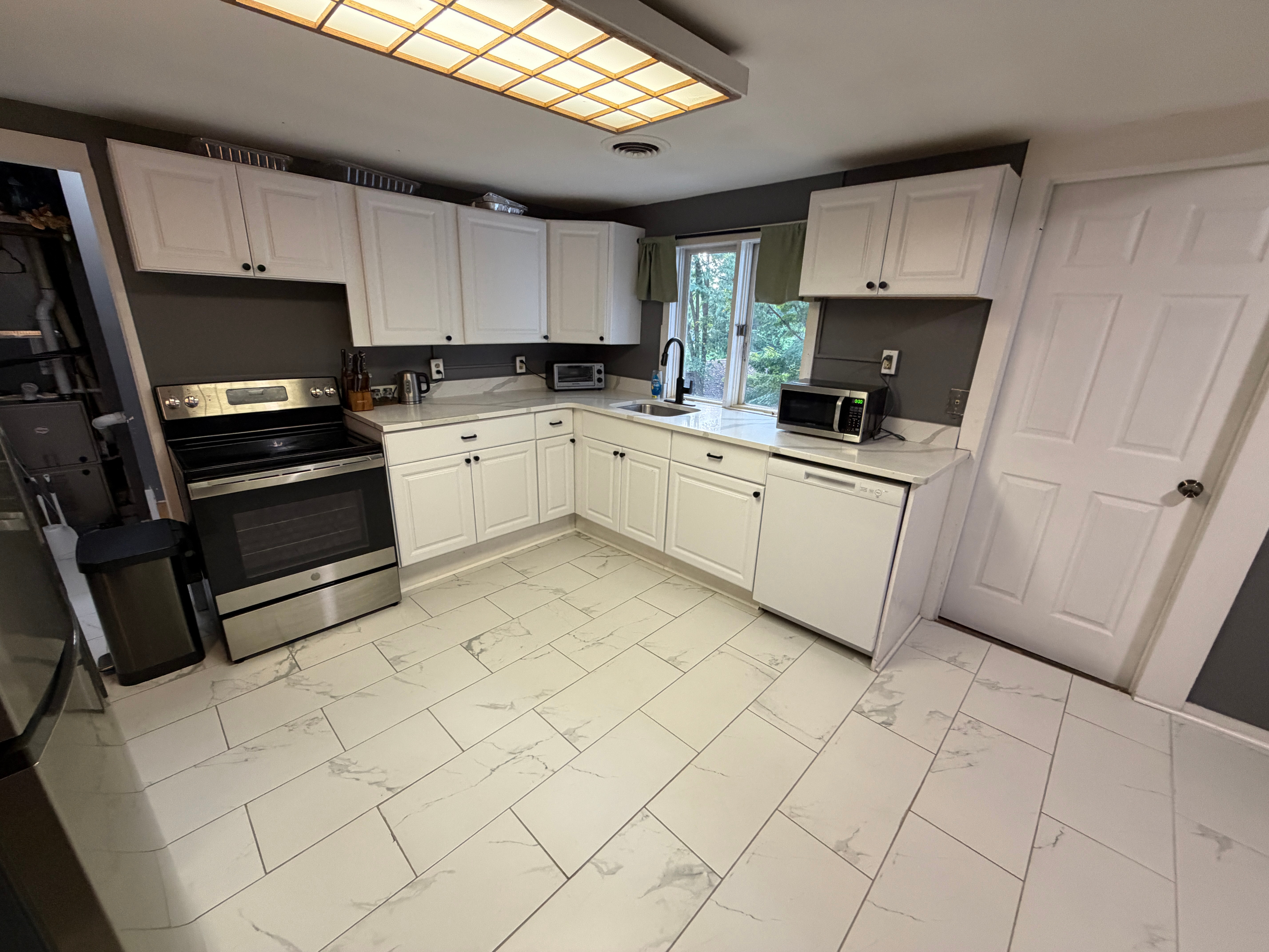 2 XL Bedrooms in Downtown Saratoga - Photo 10