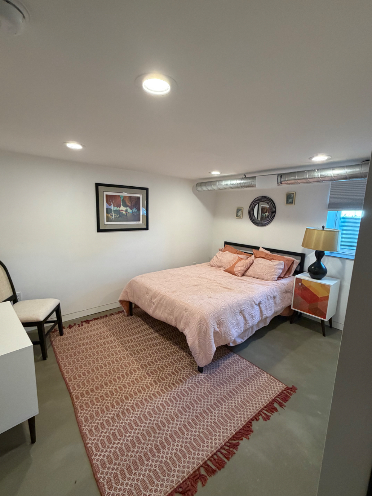 Hidden Gem basement apartment - Photo 9