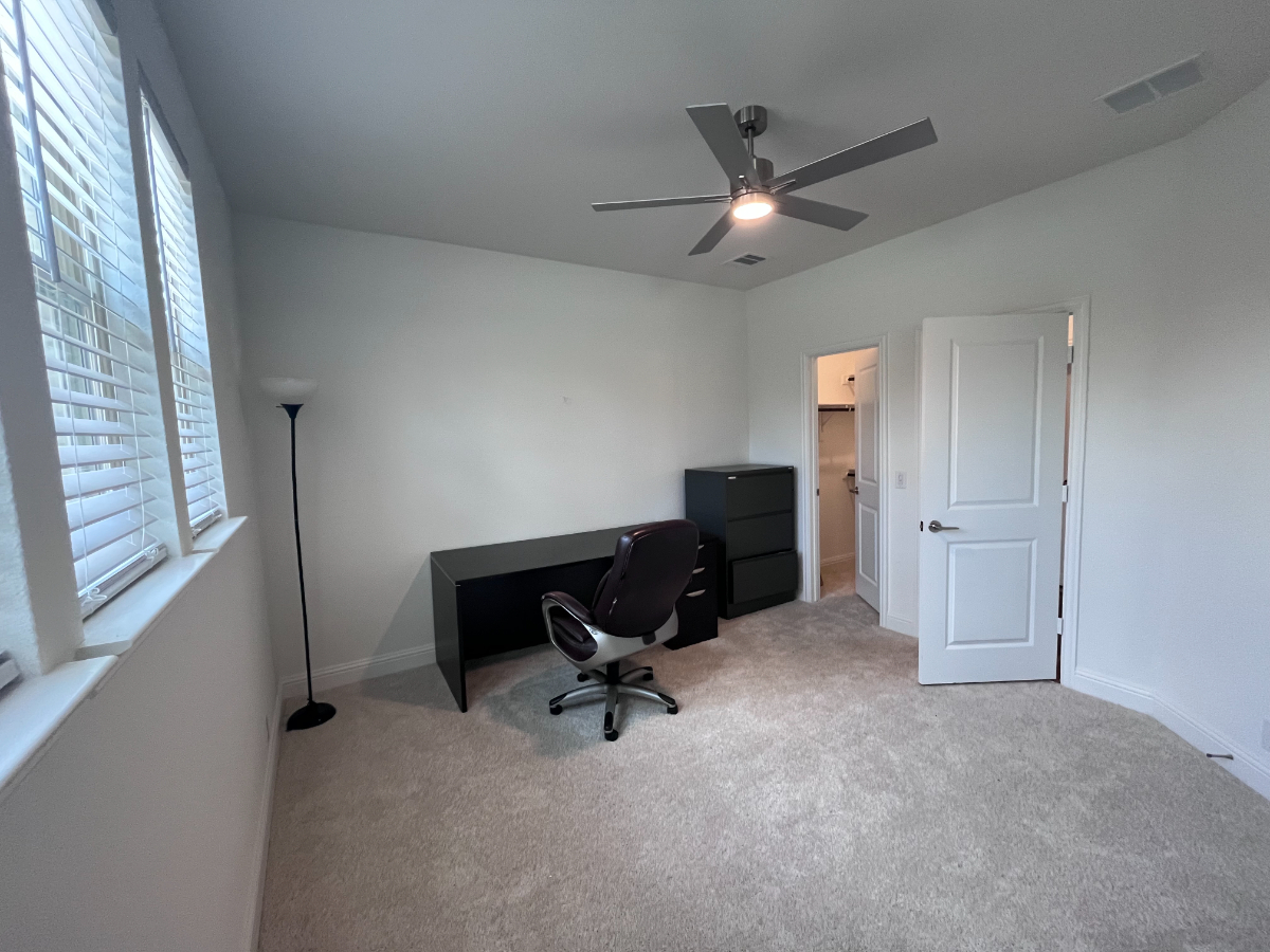 Move-in Ready Furnished 5Bed/3.5Bath in Commerce TX - Photo 5