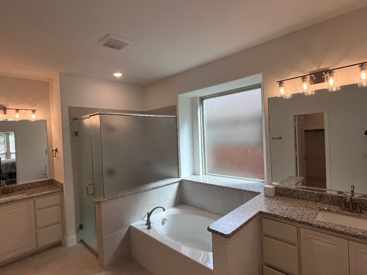 Move-in Ready Furnished 5Bed/3.5Bath in Commerce TX - Photo 12