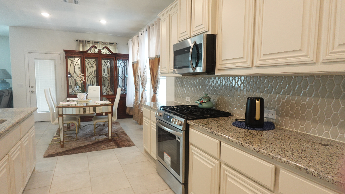 Move-in Ready Furnished 5Bed/3.5Bath in Commerce TX - Photo 7