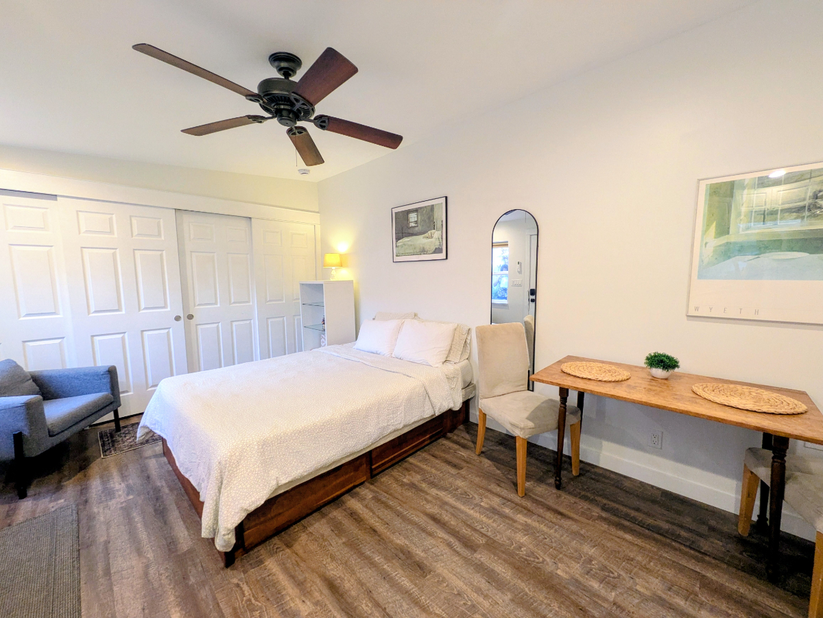 Travel Nurse & Professional Dream: Walkable San Diego Studio Near Hospitals - Photo 5