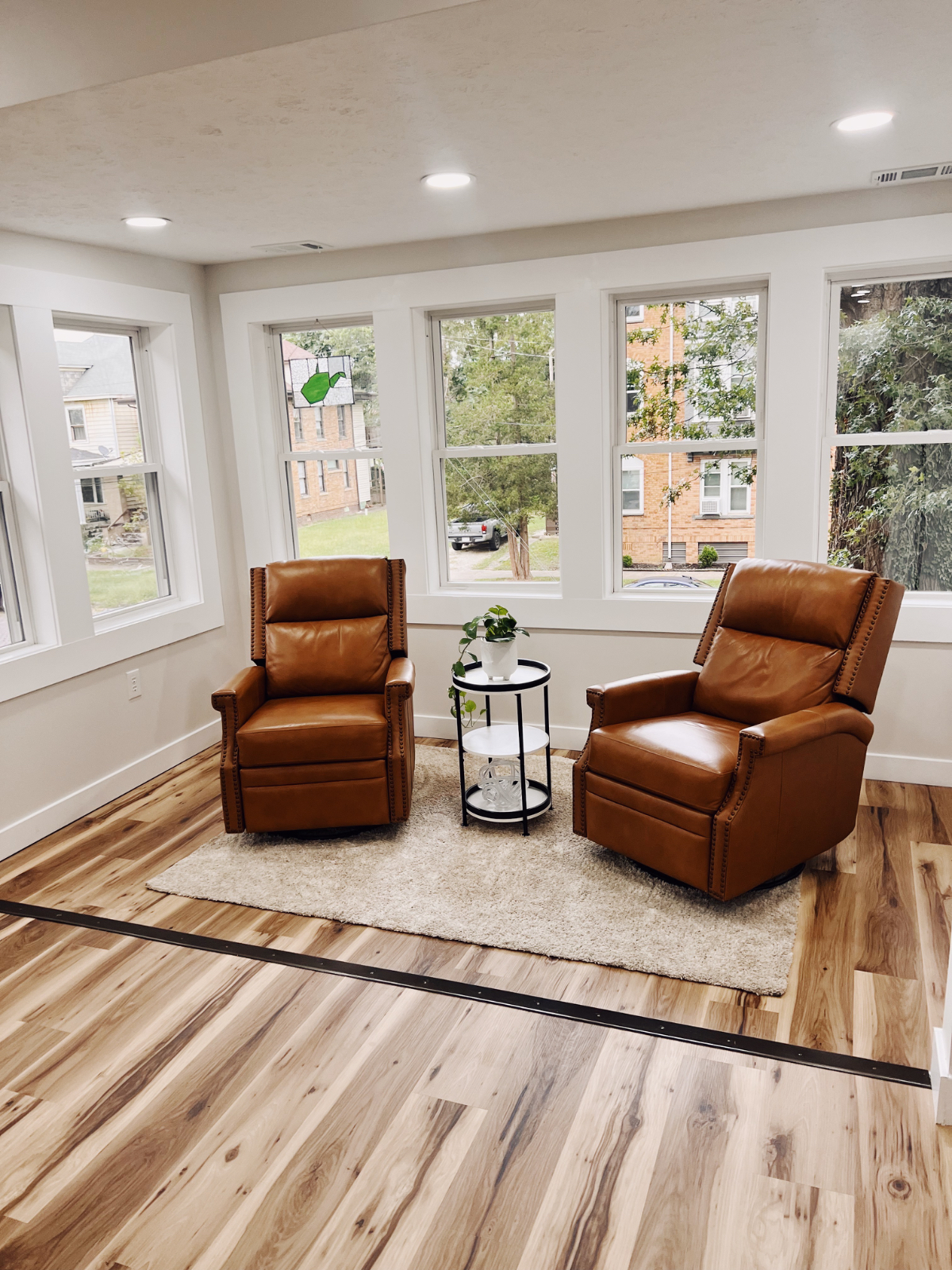 Brand New Upscale Apartment - Photo 4