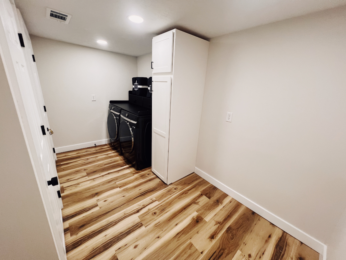 Brand New Upscale Apartment - Photo 10