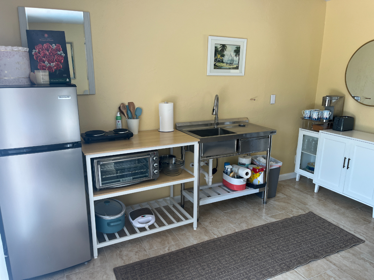 Sunshine Hideaway | Private Furnished Apartment + Fenced Yard - Photo 3