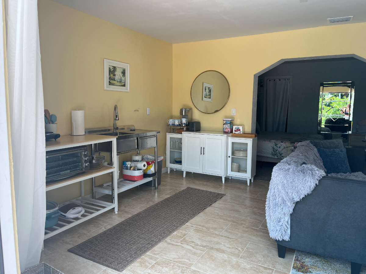 Sunshine Hideaway | Private Furnished Apartment + Fenced Yard - Photo 5