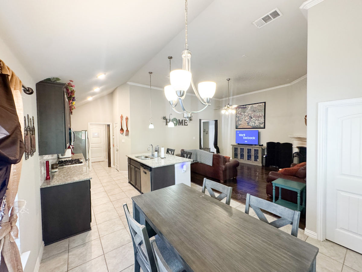Comfortable, Country Feel Home - Photo 8