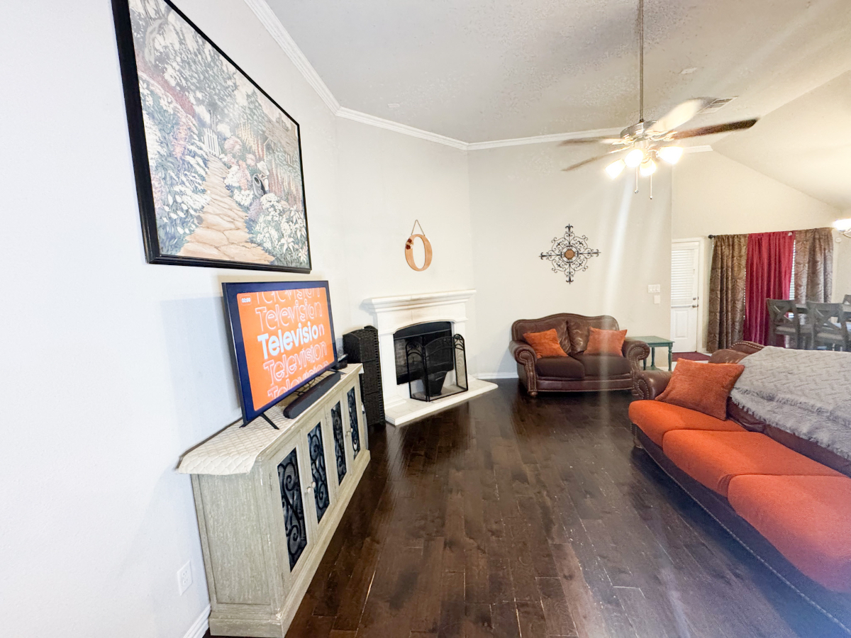 Comfortable, Country Feel Home - Photo 12