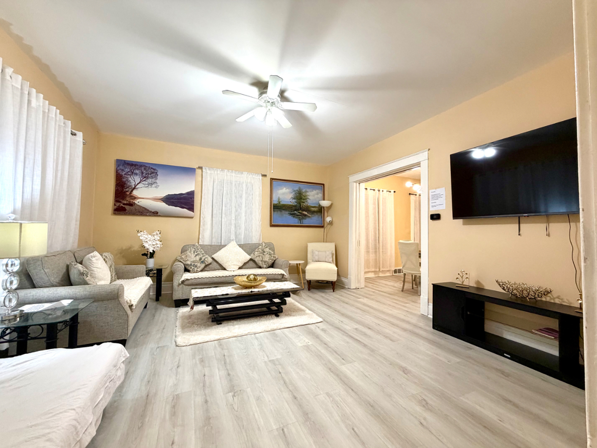 Spacious 4-Bedroom Home - Perfect for Families & Groups - Photo 8