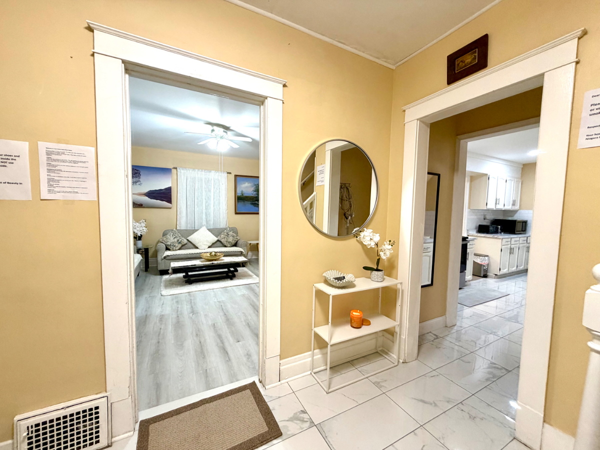 Spacious 4-Bedroom Home - Perfect for Families & Groups - Photo 9