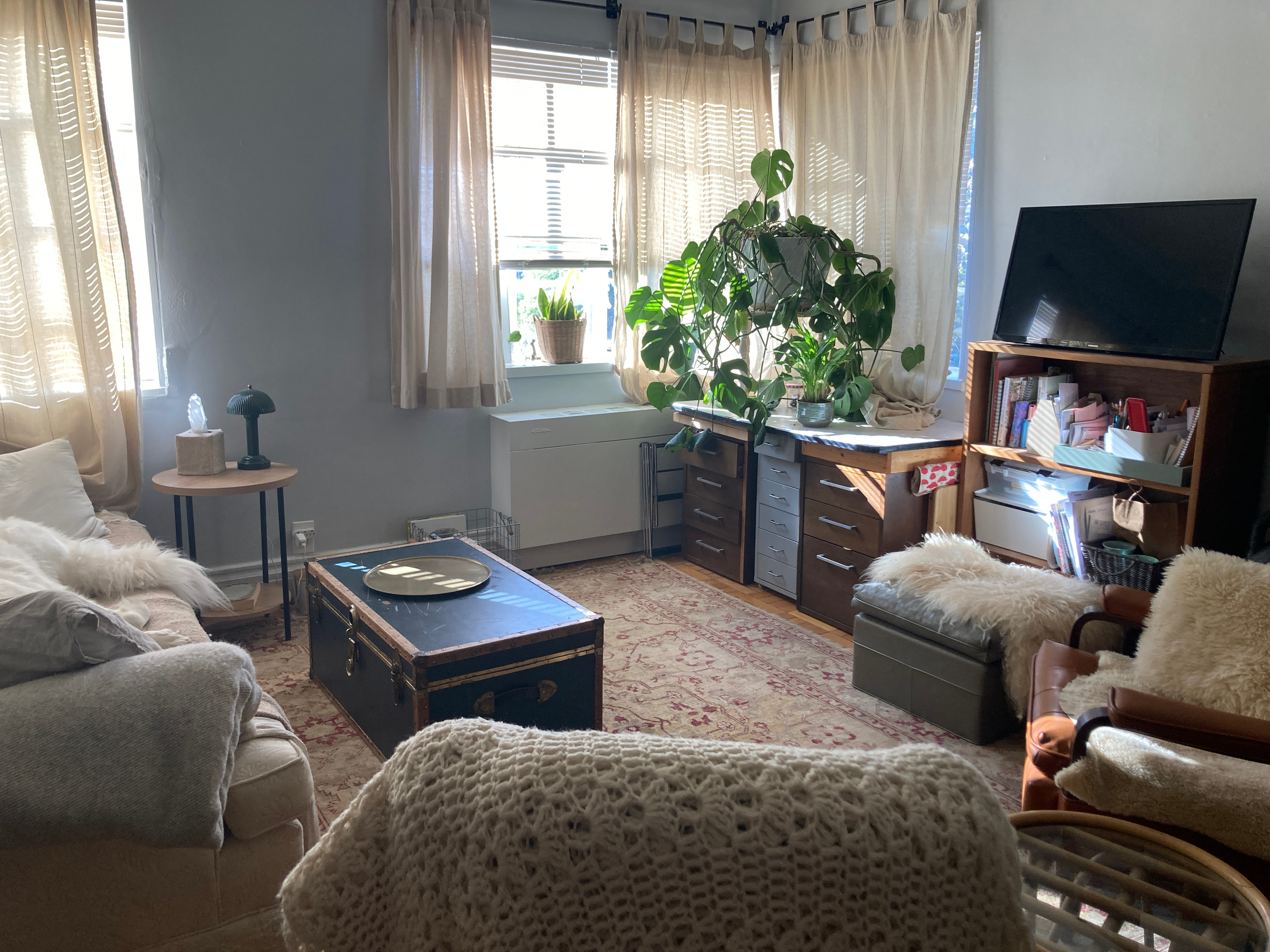 Cozy Center City Studio Room with Ensuite Bath - Photo 4