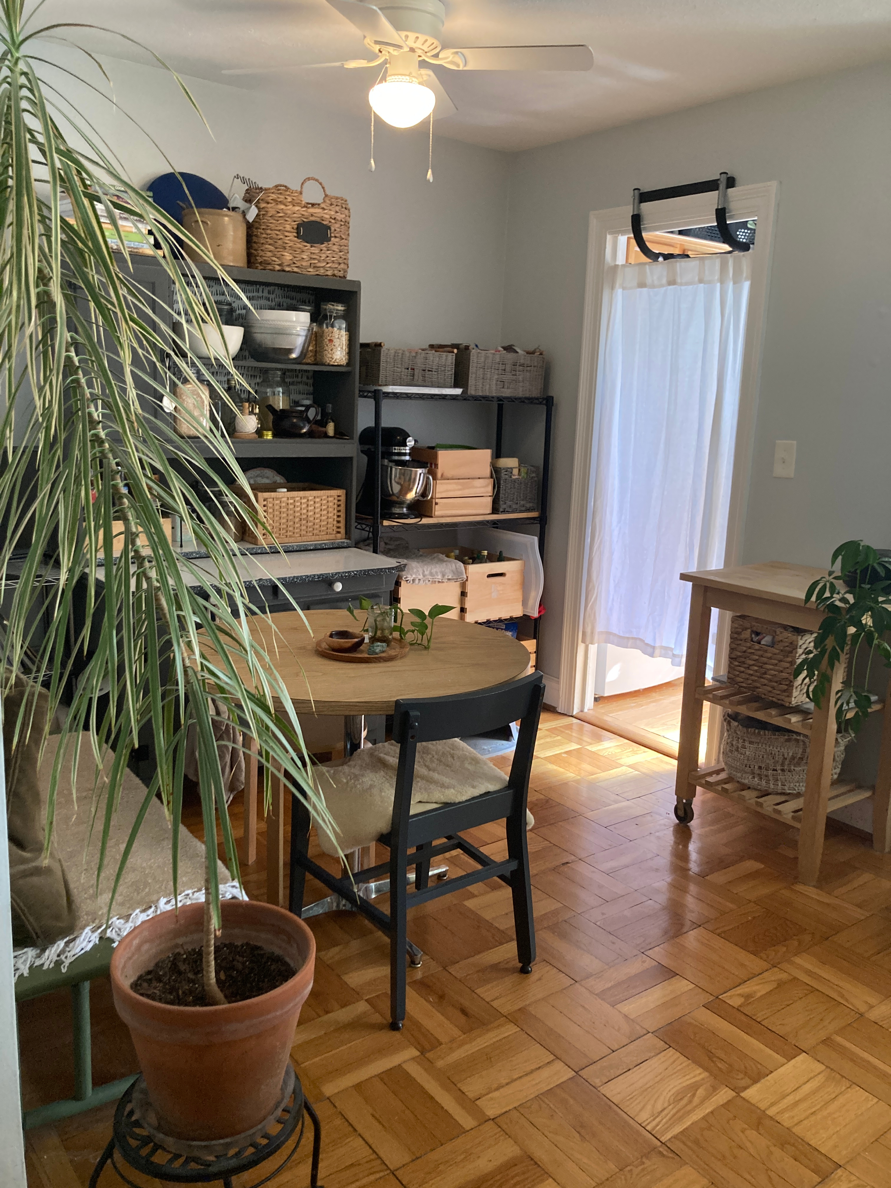 Cozy Center City Studio Room with Ensuite Bath - Photo 5