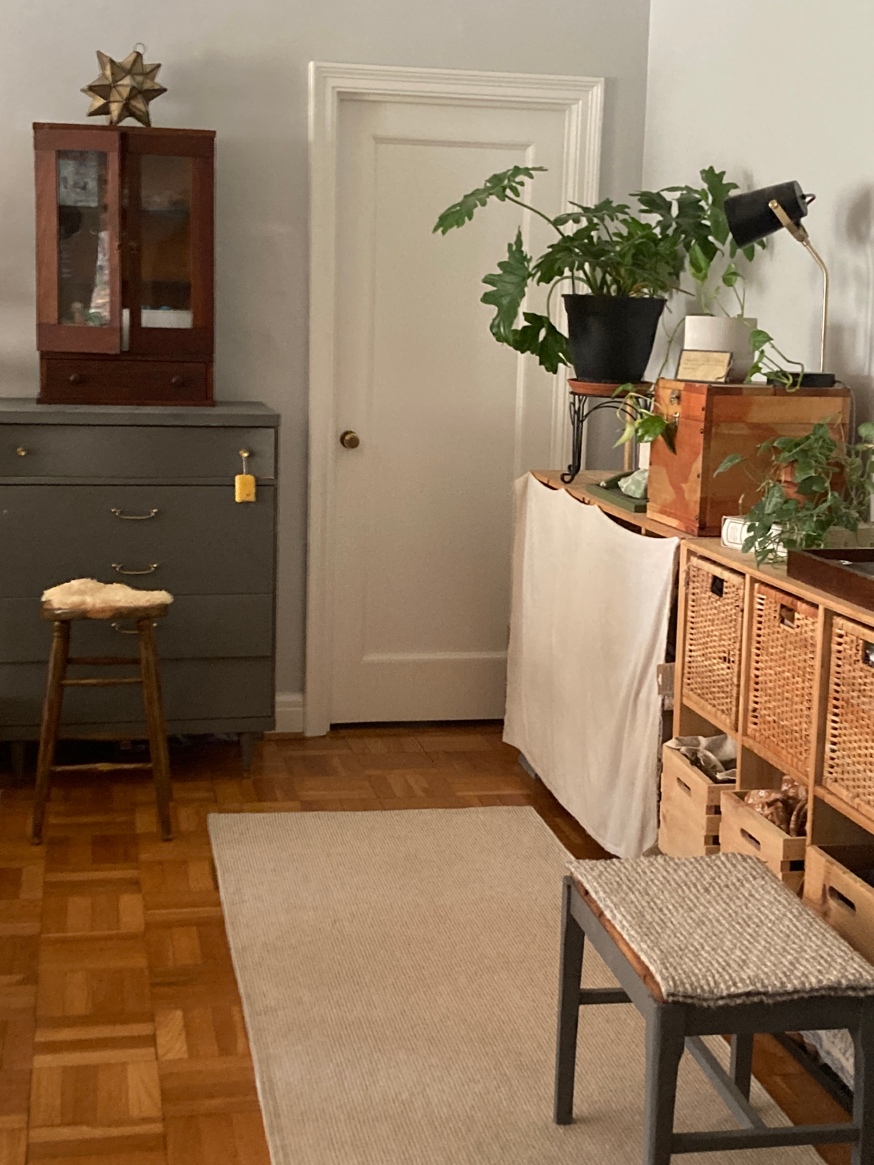 Cozy Center City Studio Room with Ensuite Bath - Photo 2