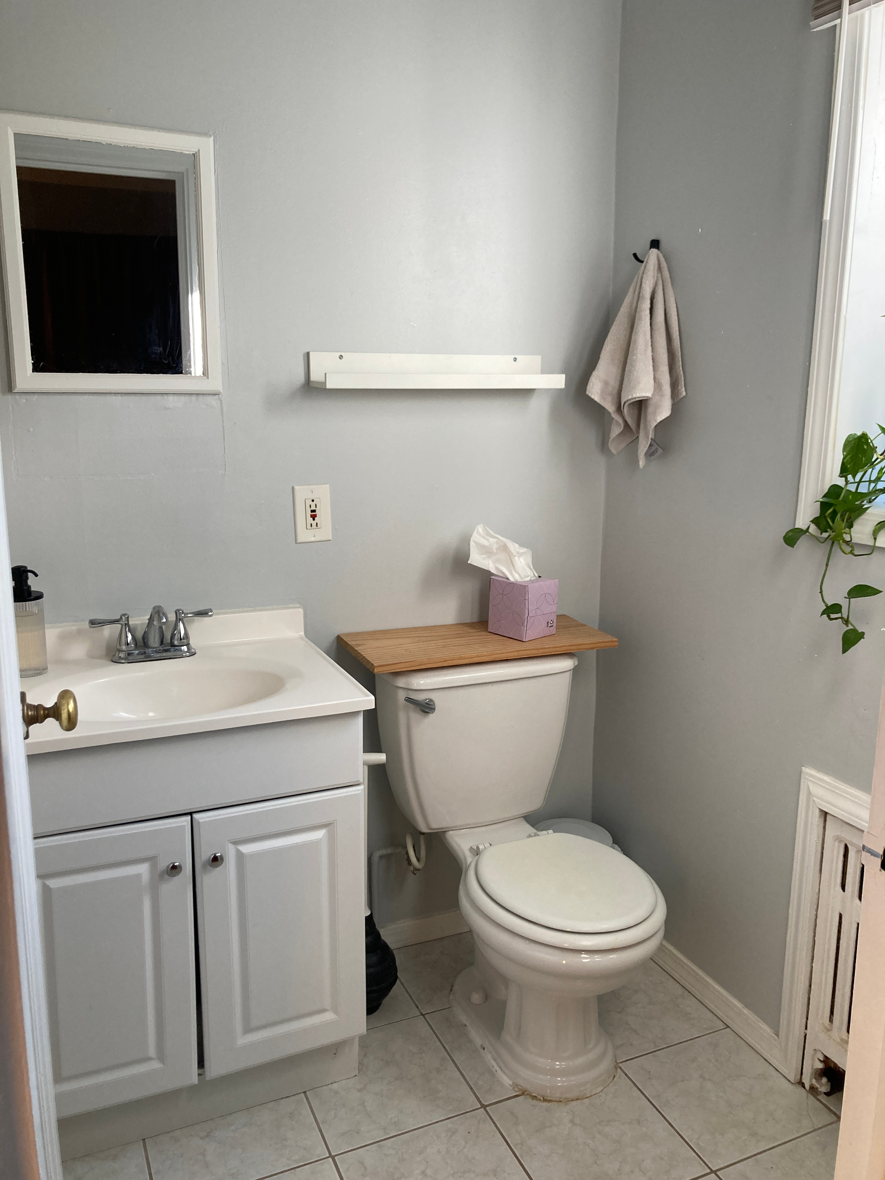 Cozy Center City Studio Room with Ensuite Bath - Photo 10