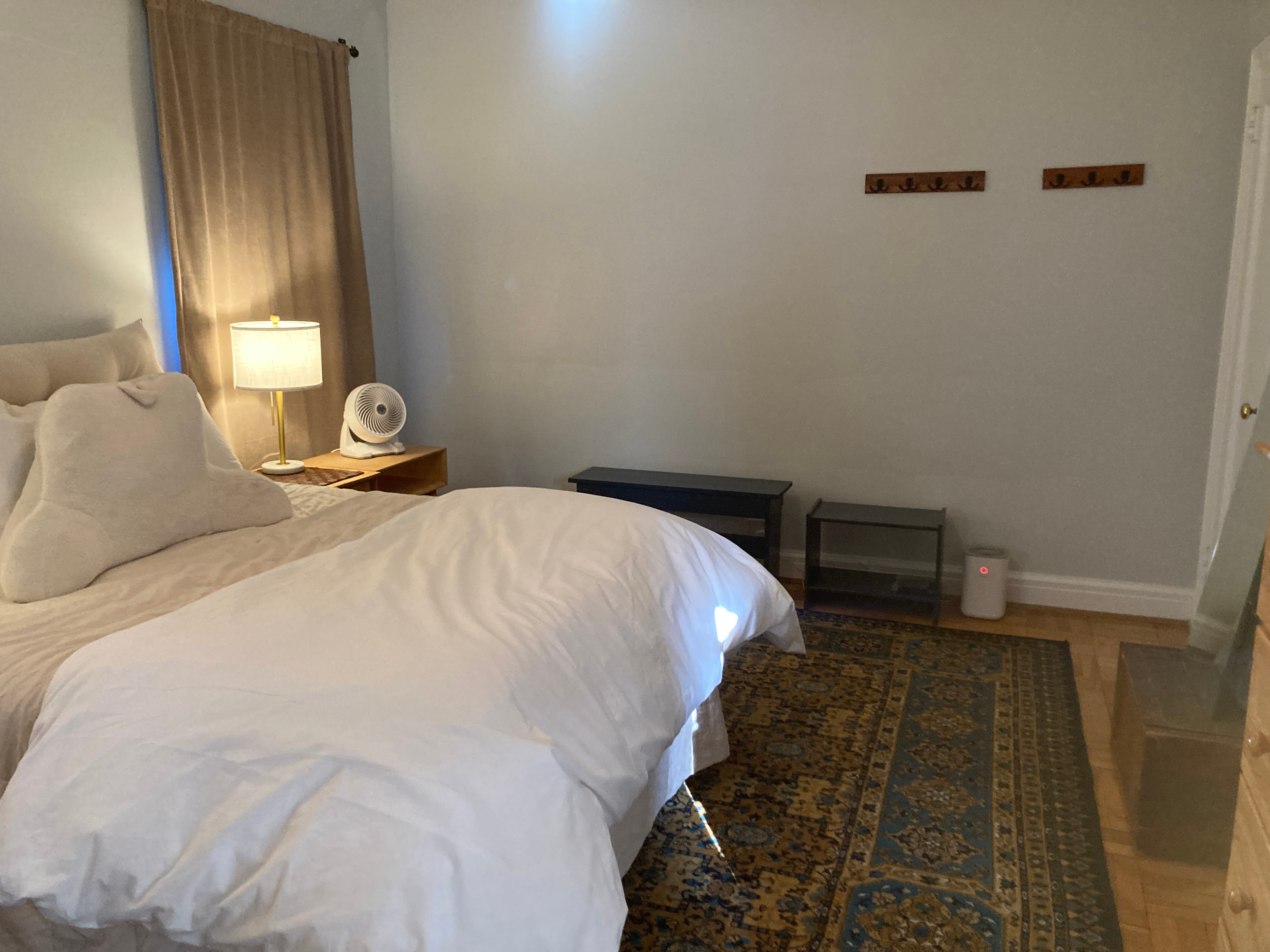 Cozy Center City Studio Room with Ensuite Bath - Photo 8