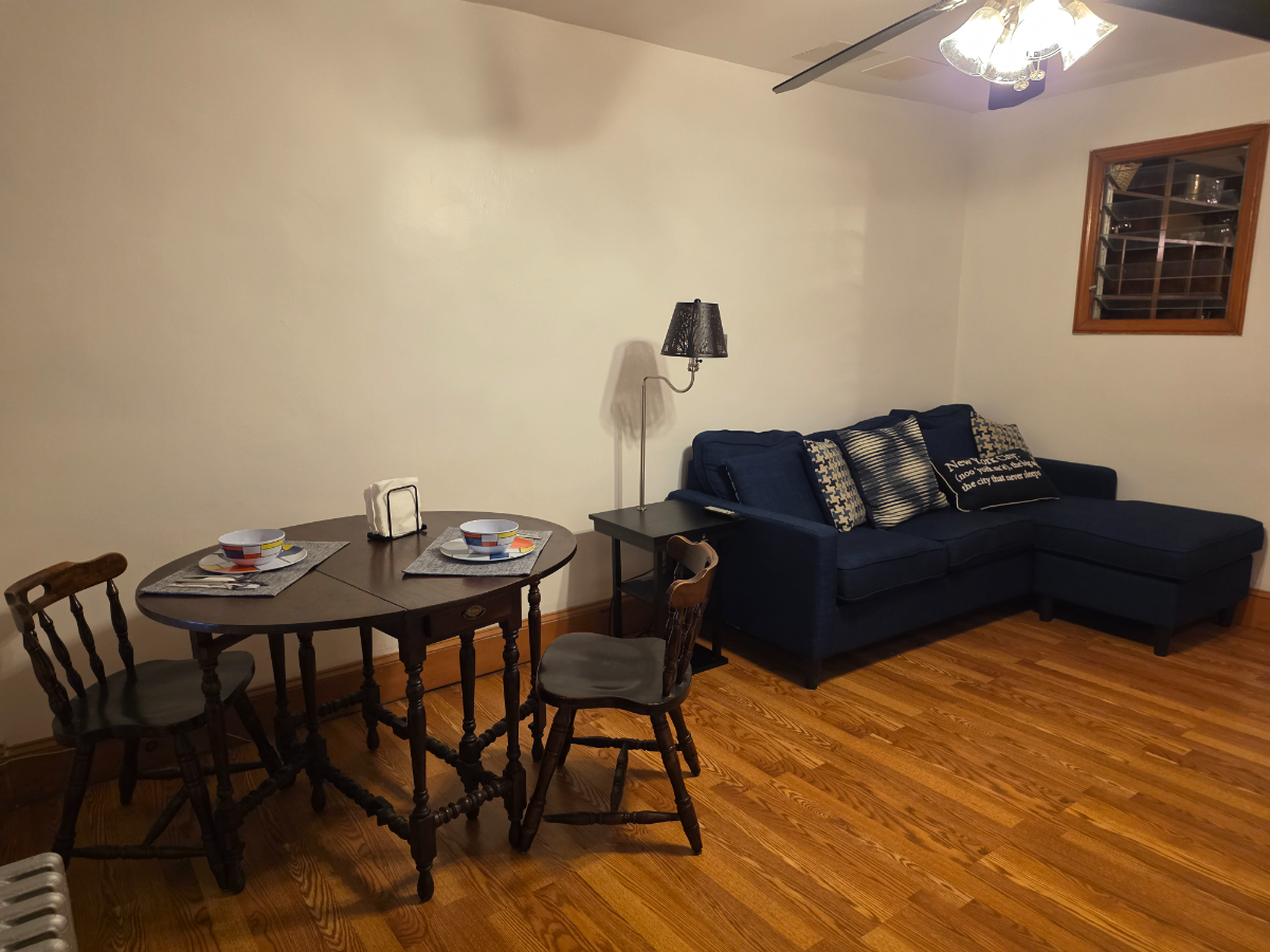 Charming Brooklyn Apartment With Private Entrance, Natural Light And Backyard Access - Photo 2
