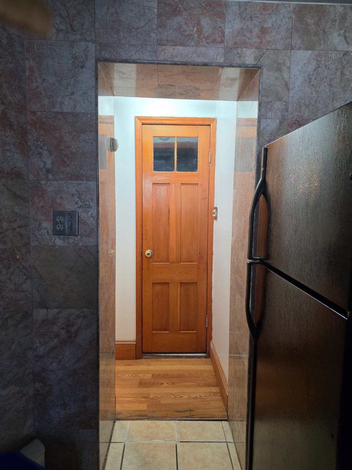 Charming Brooklyn Apartment With Private Entrance, Natural Light And Backyard Access - Photo 10