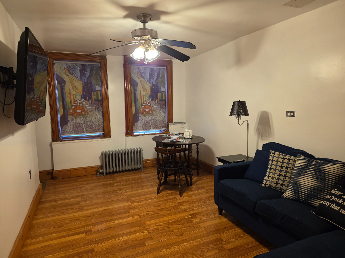 Charming Brooklyn Apartment With Private Entrance, Natural Light And Backyard Access - Photo 3