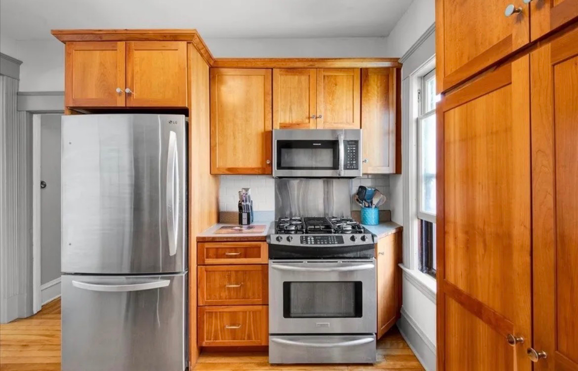 Beautiful 3BR 2.5BA Home | Three Levels | Dedicated Office | Walk to UVM and Church St - Photo 4