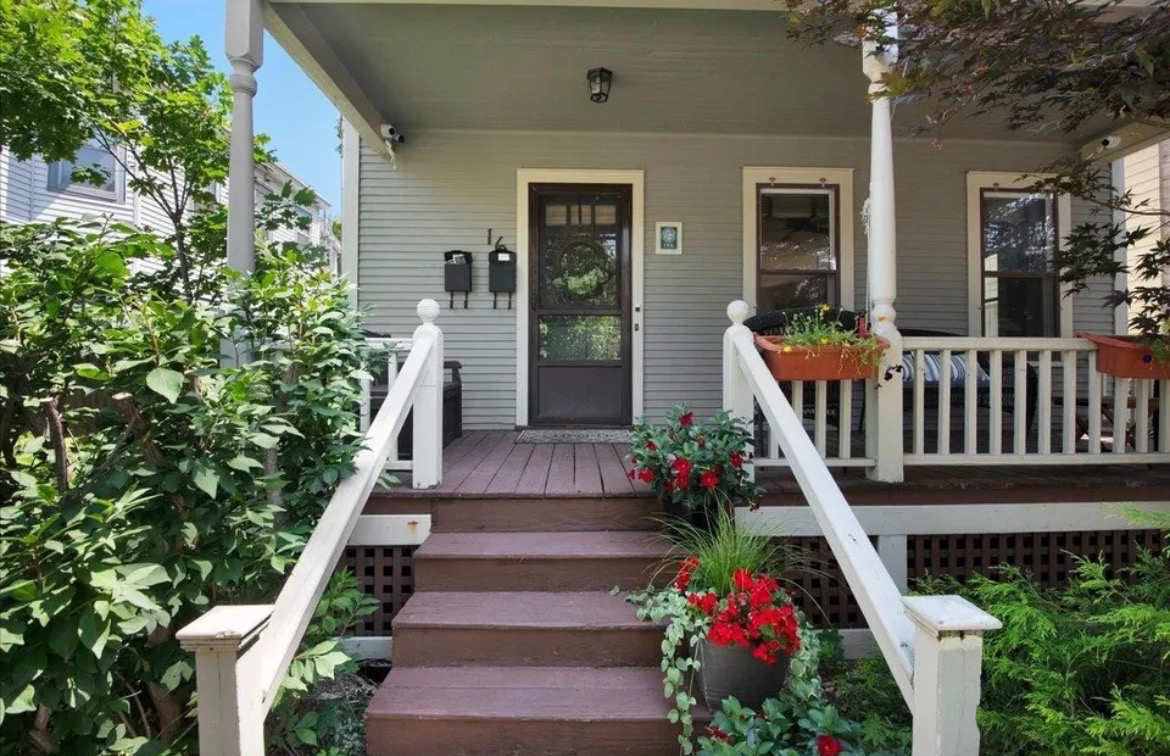 Beautiful 3BR 2.5BA Home | Three Levels | Dedicated Office | Walk to UVM and Church St - Photo 1